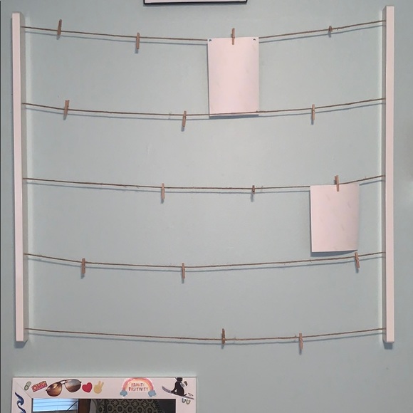 Hanging clothesline picture board